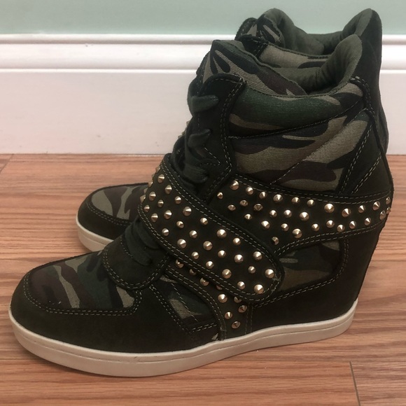 Zigi Soho | Women's Kickstud Wedge Boots | Army Green | Fashion | Various Sizes - Picture 3 of 4